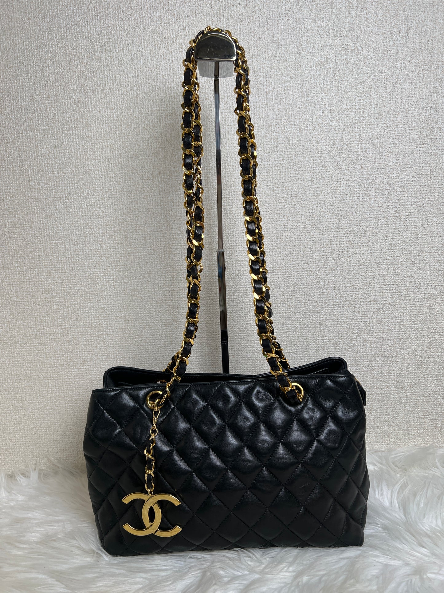 Chanel Black Tote Bags A-16790