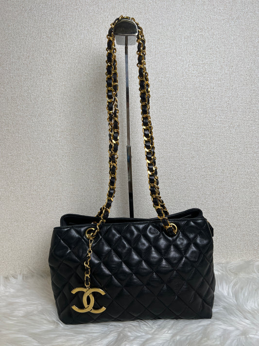 Chanel Black Tote Bags A-16790