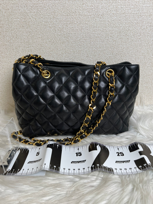 Chanel Black Tote Bags A-16790