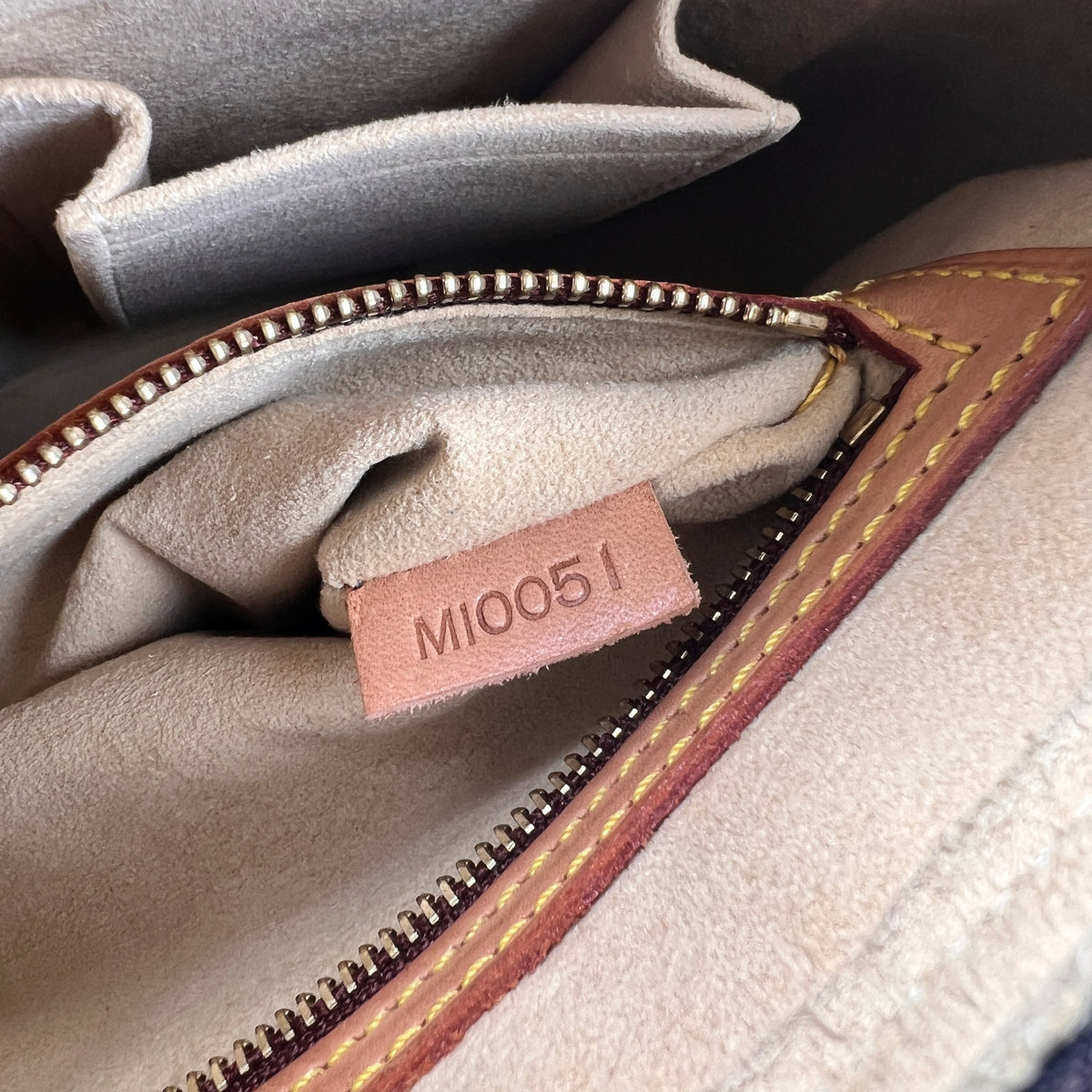 Louis Vuitton Brown Handle Bags A-16802