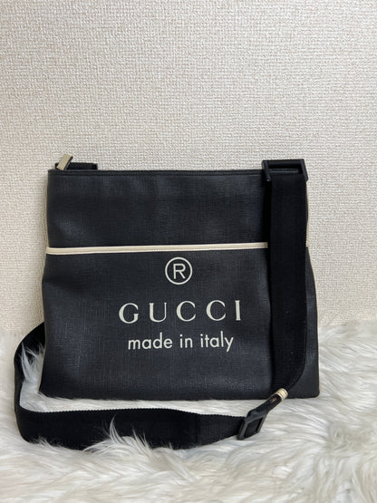 Gucci Black Shoulder Bags A-16809