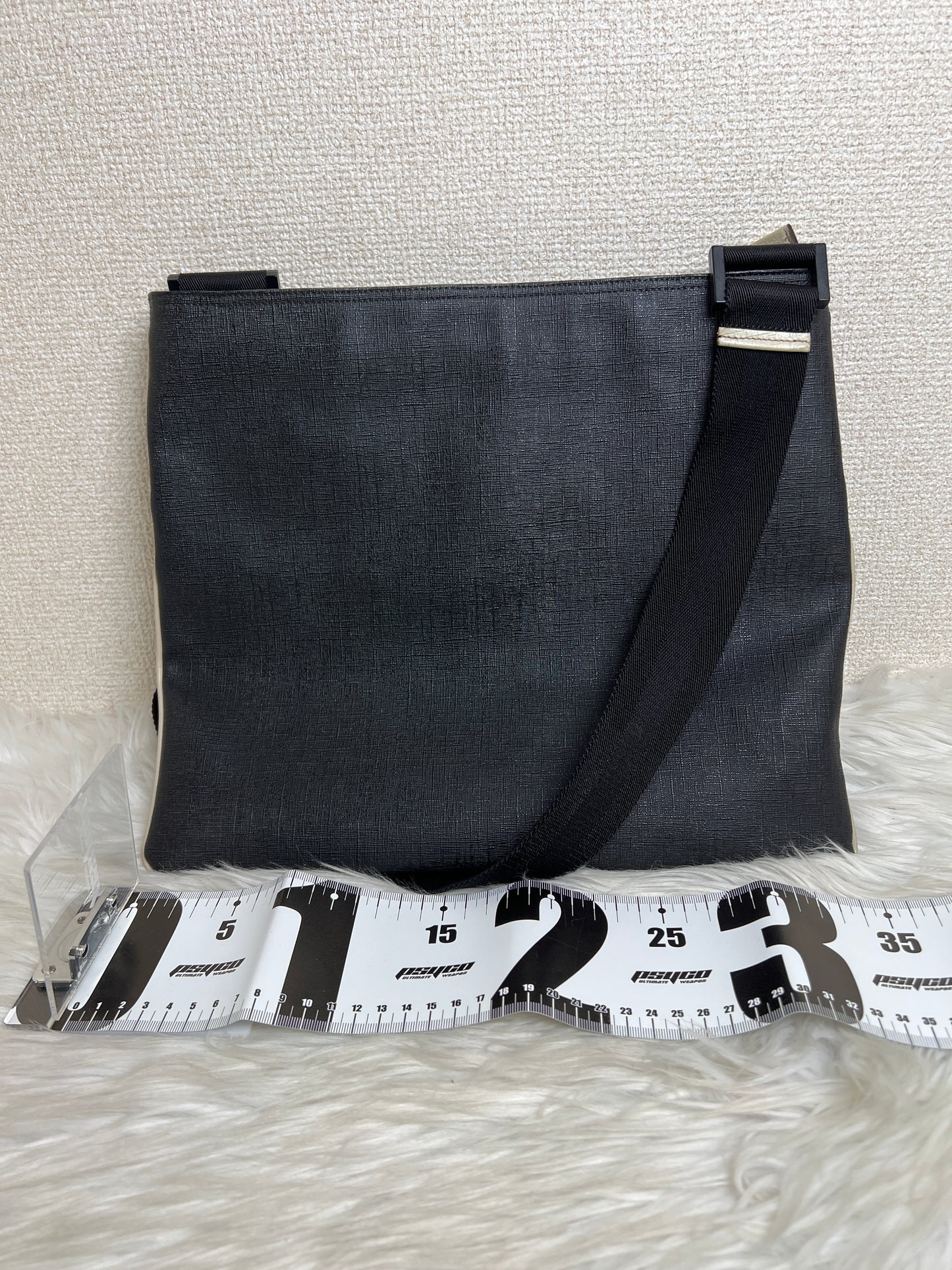 Gucci Black Shoulder Bags A-16809
