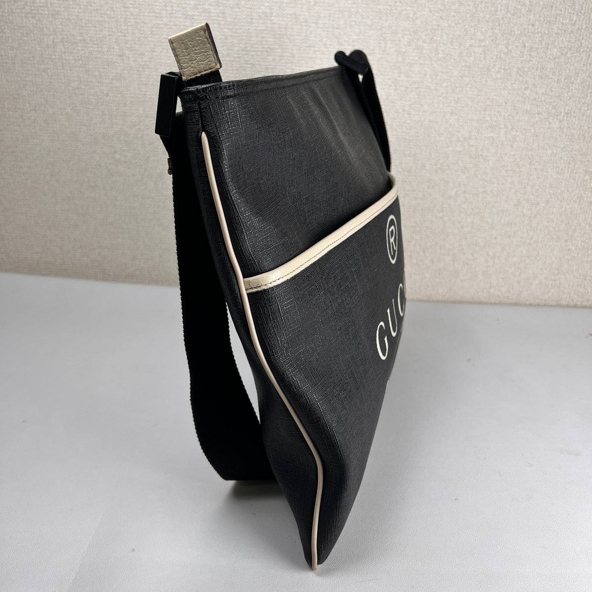 Gucci Black Shoulder Bags A-16809
