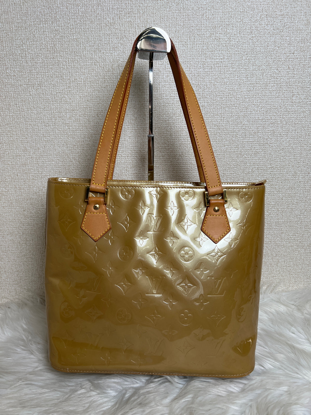Louis Vuitton Beige Handle Bags A-16817