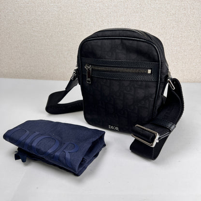 Dior Black Shoulder Bags A-16820