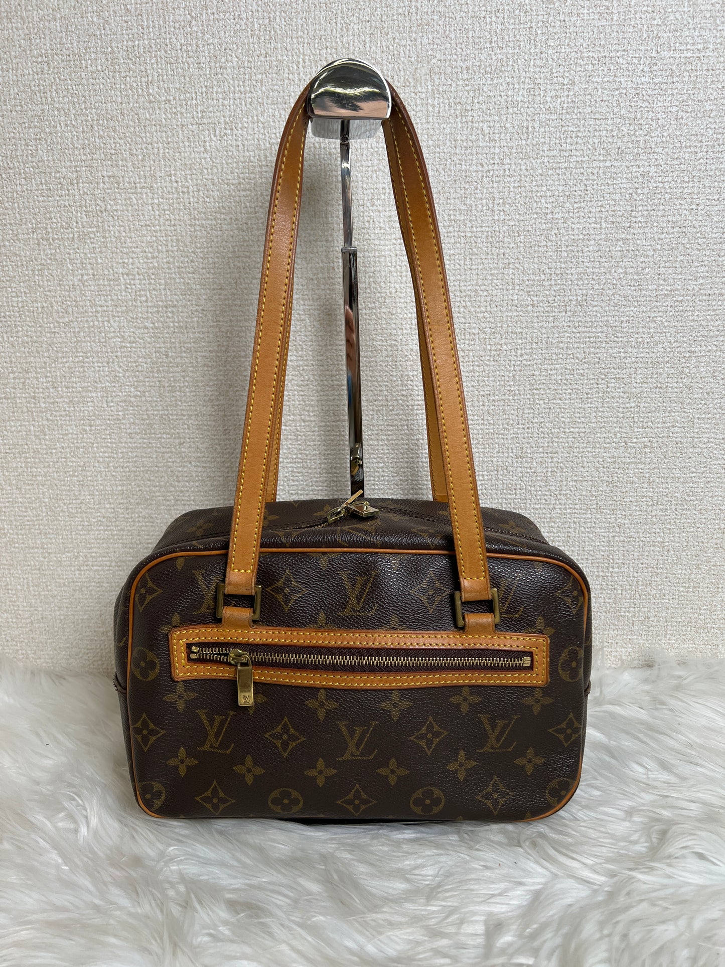 Louis Vuitton Brown Handle Bags A-16825
