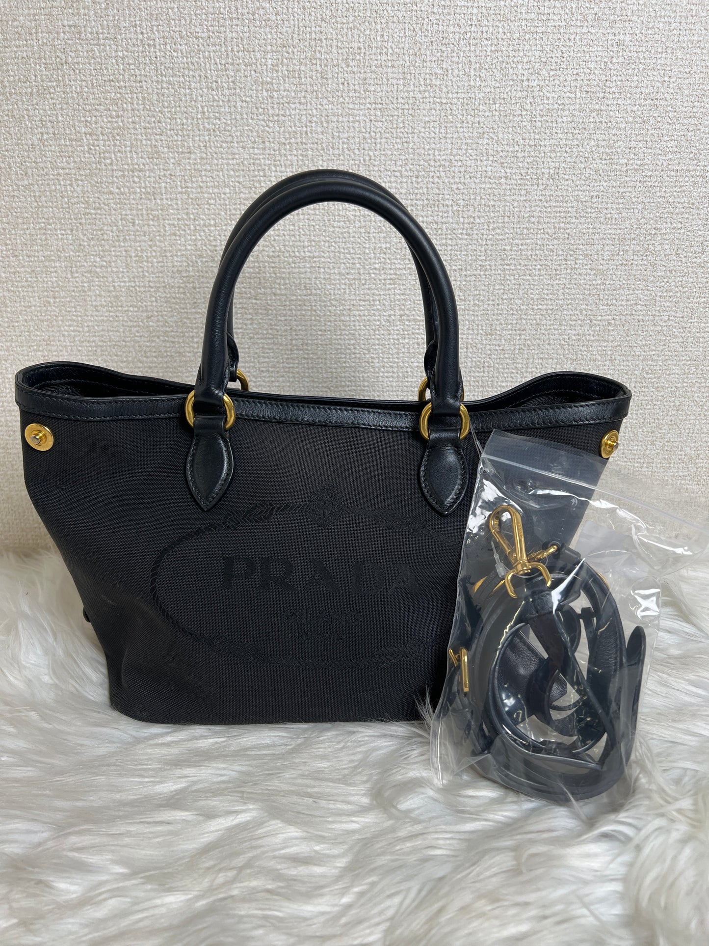 Prada Black Handle Bags A-16826