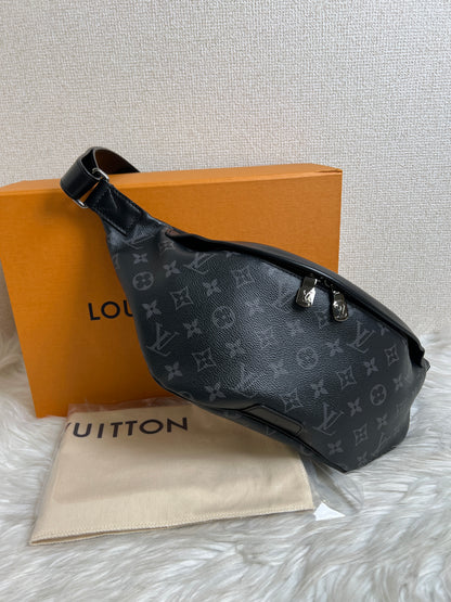 Louis Vuitton Black Shoulder Bags A-16828