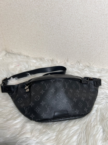 Louis Vuitton Black Shoulder Bags A-16829