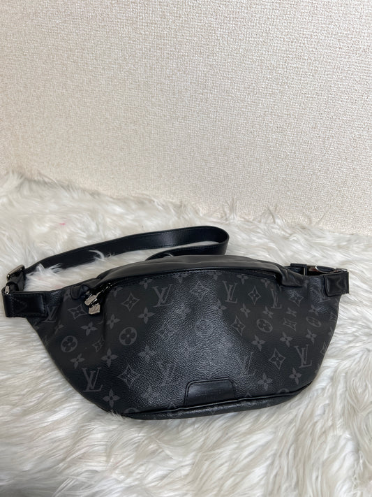 Louis Vuitton Black Shoulder Bags A-16829