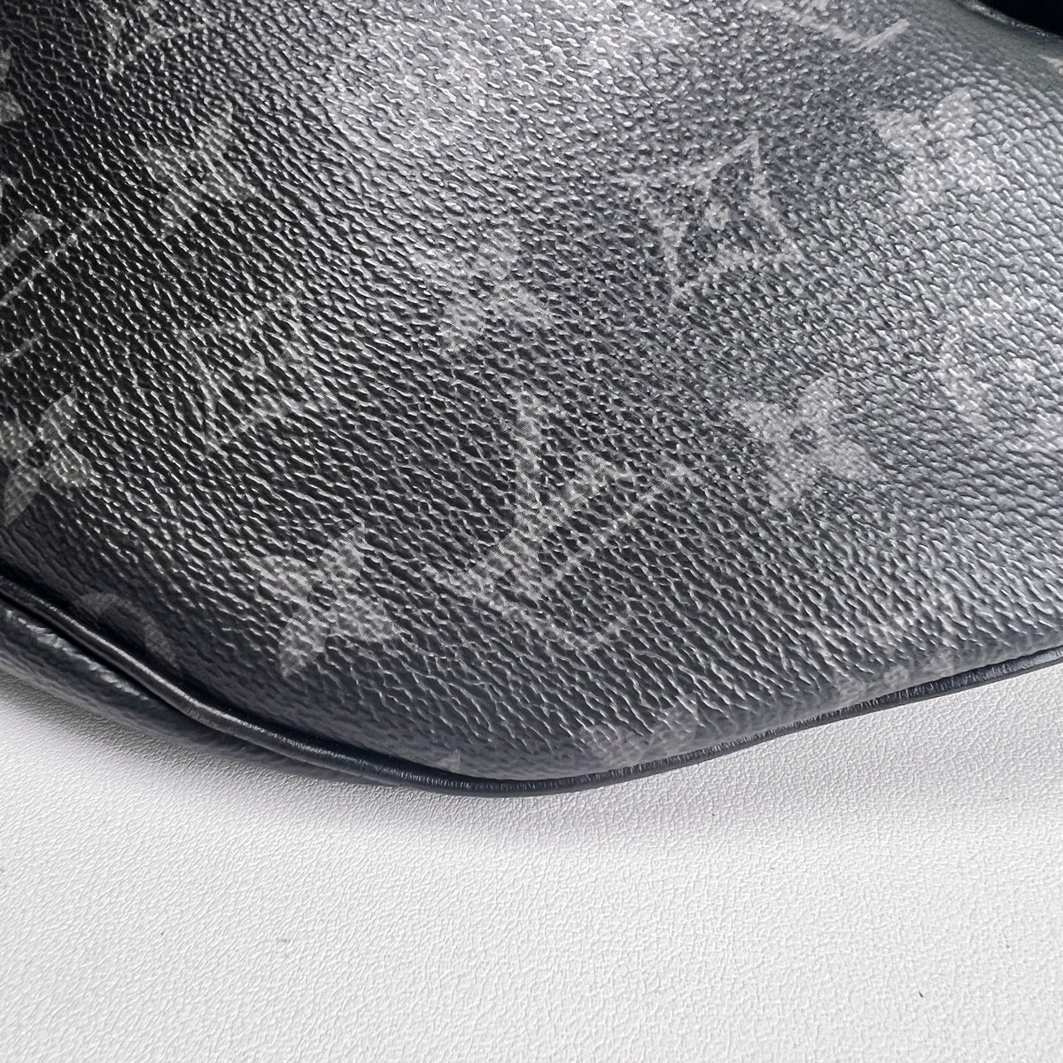 Louis Vuitton Black Shoulder Bags A-16829