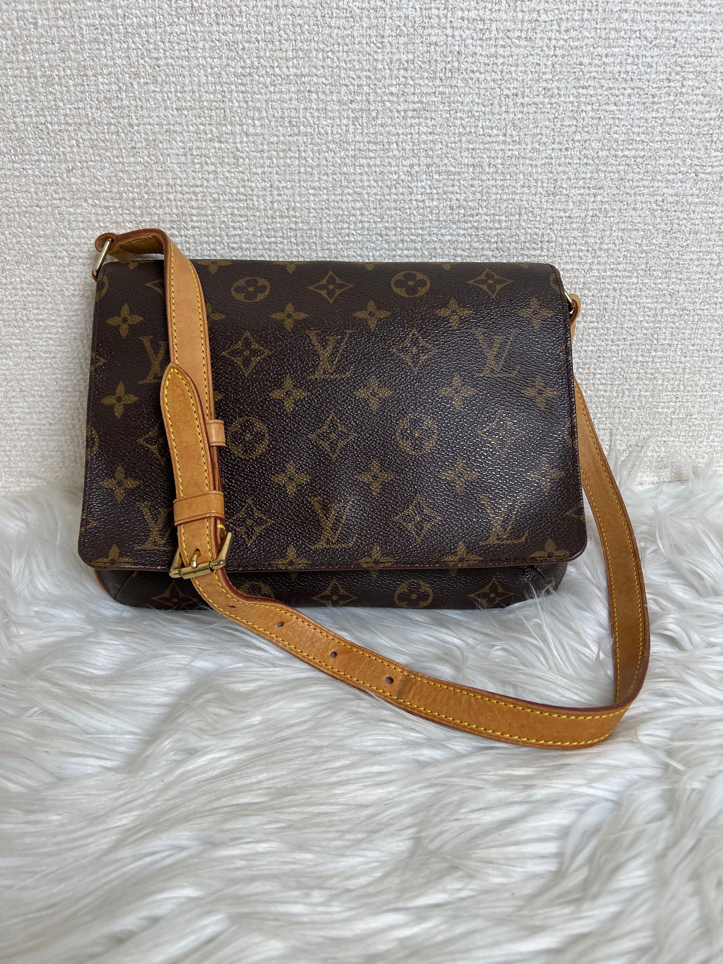 Louis Vuitton Brown Shoulder Bags A-16831