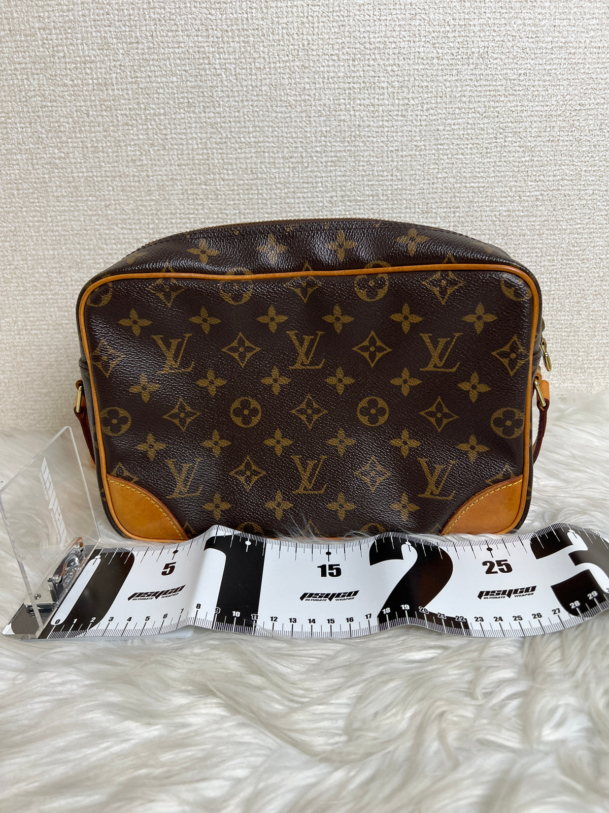 Louis Vuitton Brown Shoulder Bags A-16832