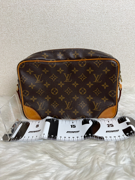 Louis Vuitton Brown Shoulder Bags A-16832