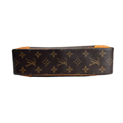 Louis Vuitton Brown Shoulder Bags A-16832