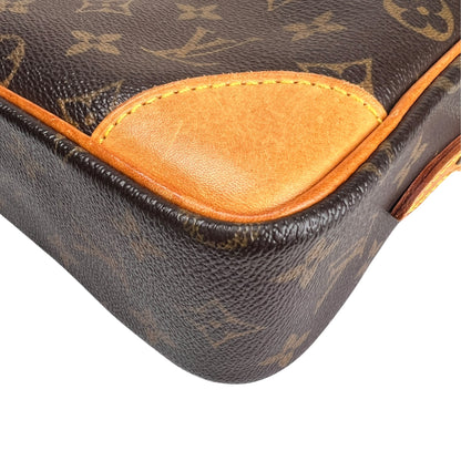 Louis Vuitton Brown Shoulder Bags A-16832
