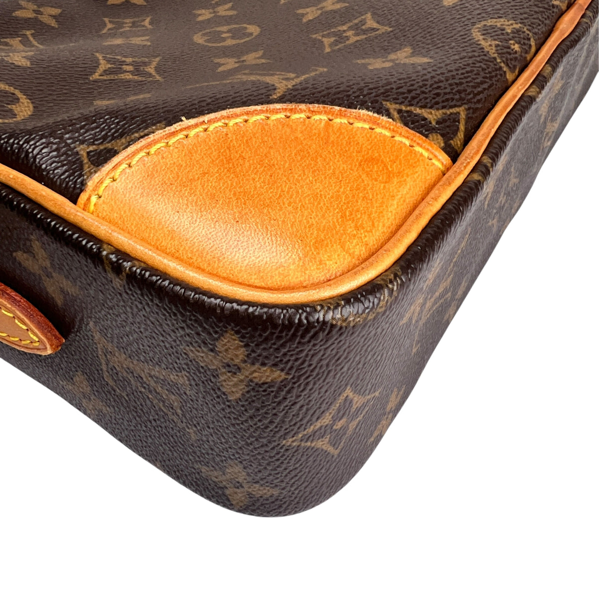 Louis Vuitton Brown Shoulder Bags A-16832