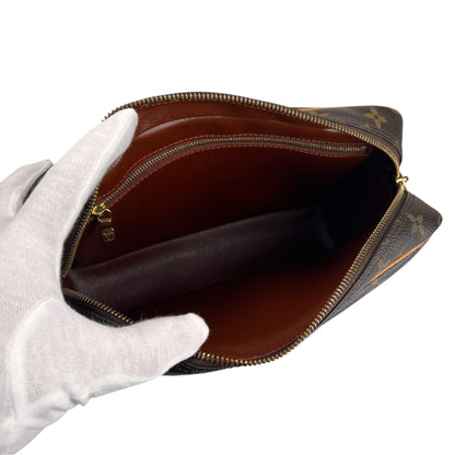 Louis Vuitton Brown Shoulder Bags A-16832