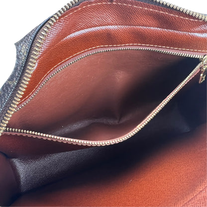 Louis Vuitton Brown Shoulder Bags A-16832