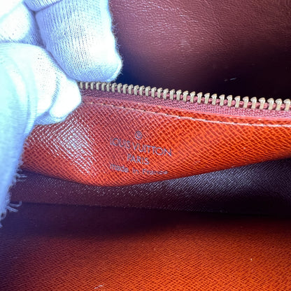 Louis Vuitton Brown Shoulder Bags A-16832