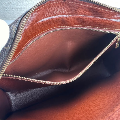 Louis Vuitton Brown Shoulder Bags A-16832