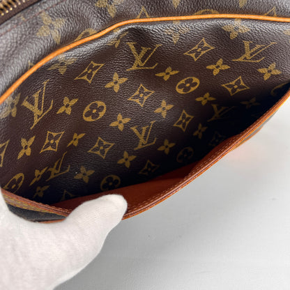 Louis Vuitton Brown Shoulder Bags A-16832