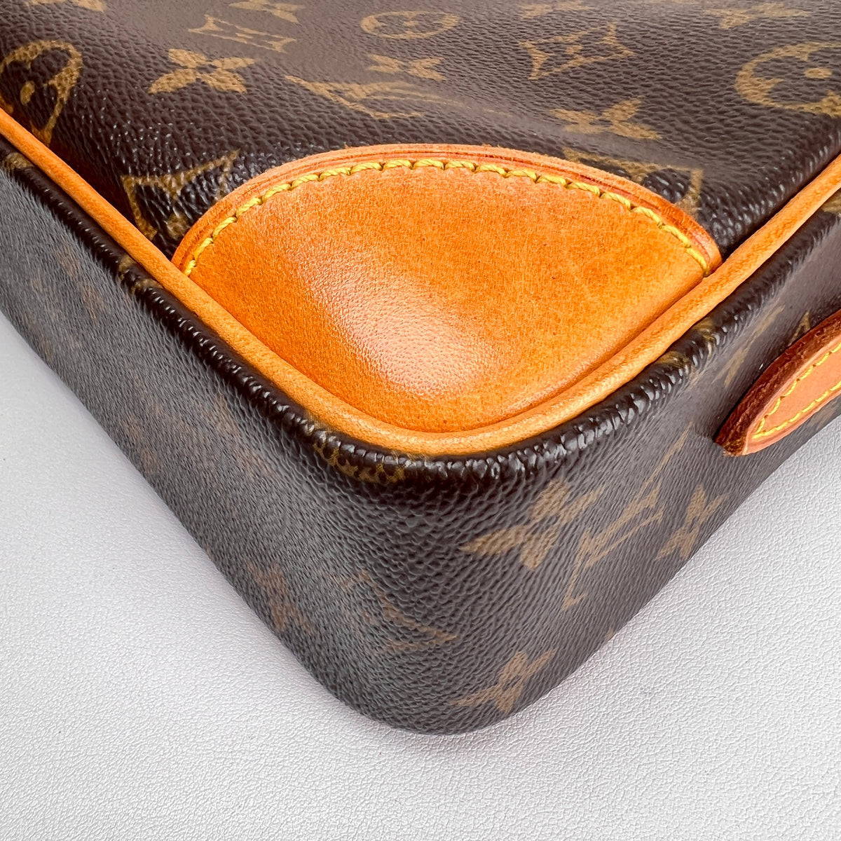 Louis Vuitton Brown Shoulder Bags A-16832