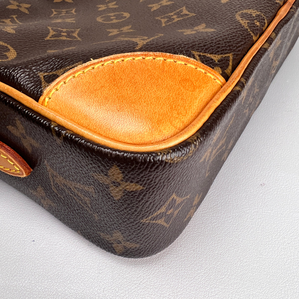 Louis Vuitton Brown Shoulder Bags A-16832