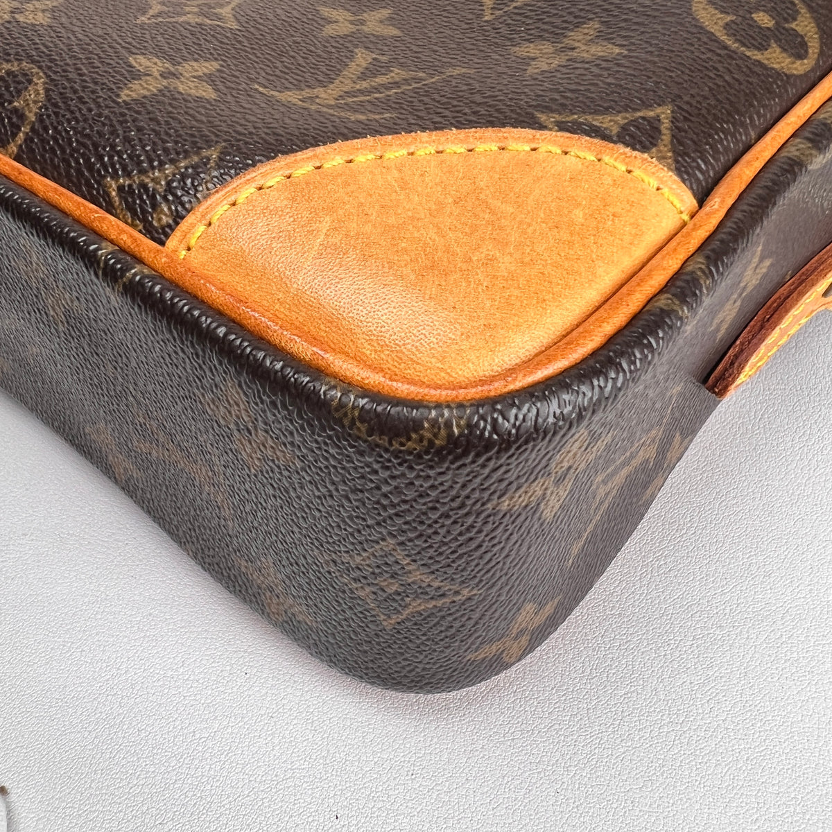 Louis Vuitton Brown Shoulder Bags A-16832
