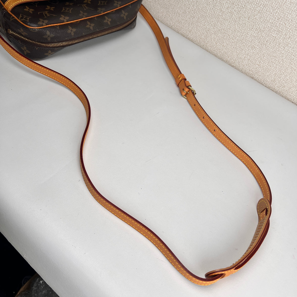 Louis Vuitton Brown Shoulder Bags A-16832