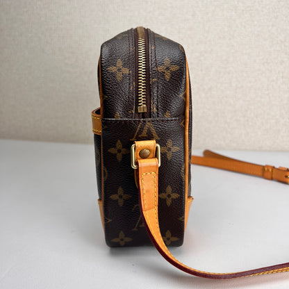 Louis Vuitton Brown Shoulder Bags A-16832