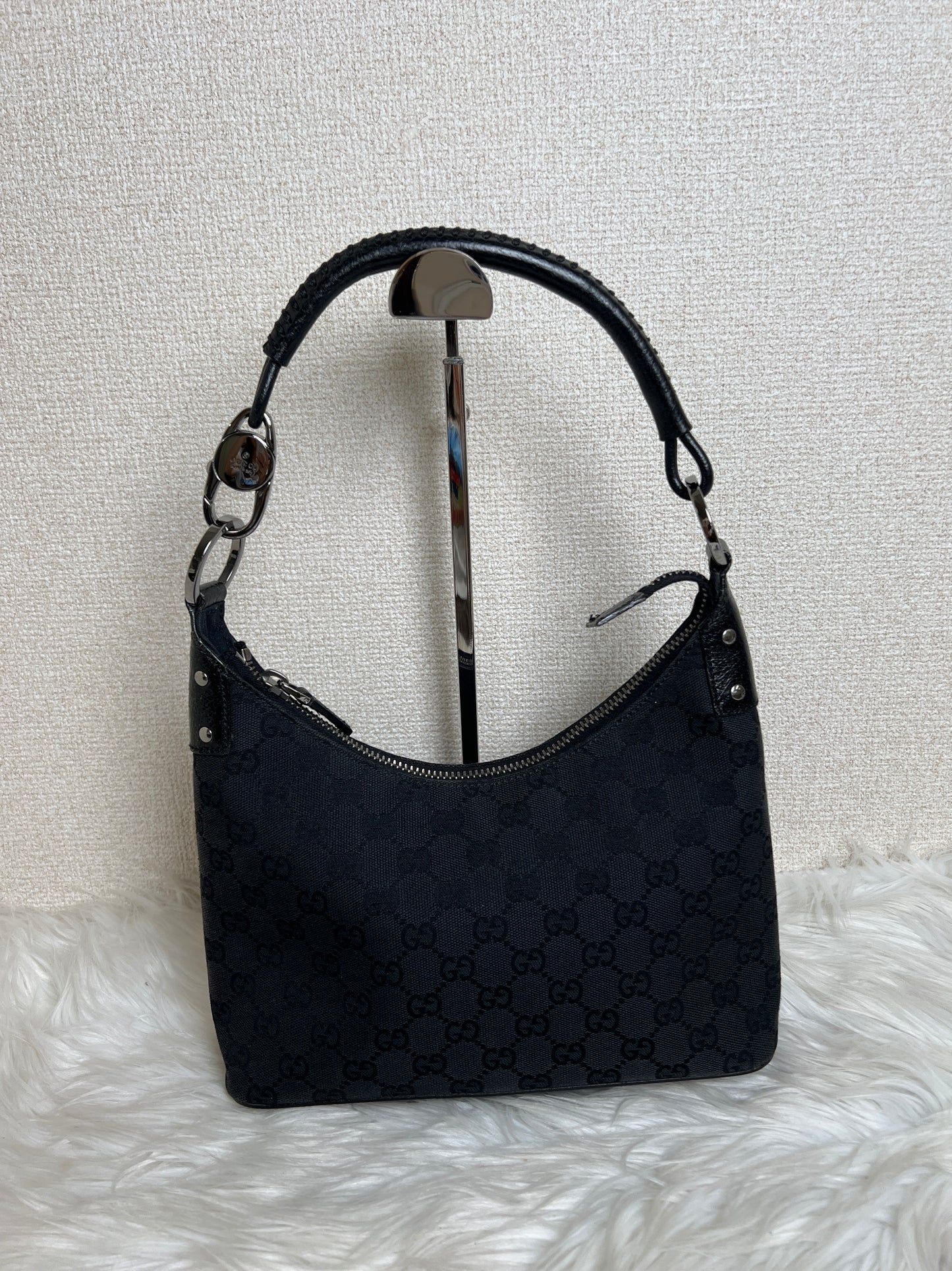 Gucci Black Shoulder Bags A-16834