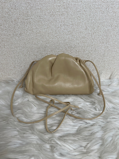 Bottega Veneta Beige Shoulder Bags A-16835