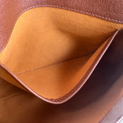 Louis Vuitton Brown Shoulder Bags A-16838