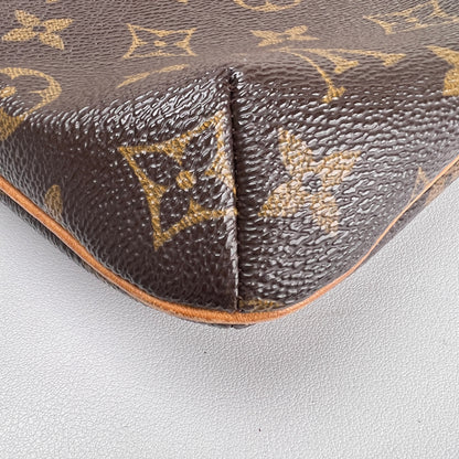 Louis Vuitton Brown Shoulder Bags A-16838