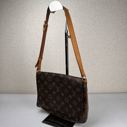 Louis Vuitton Brown Shoulder Bags A-16838