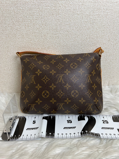 Louis Vuitton Brown Shoulder Bags A-16839