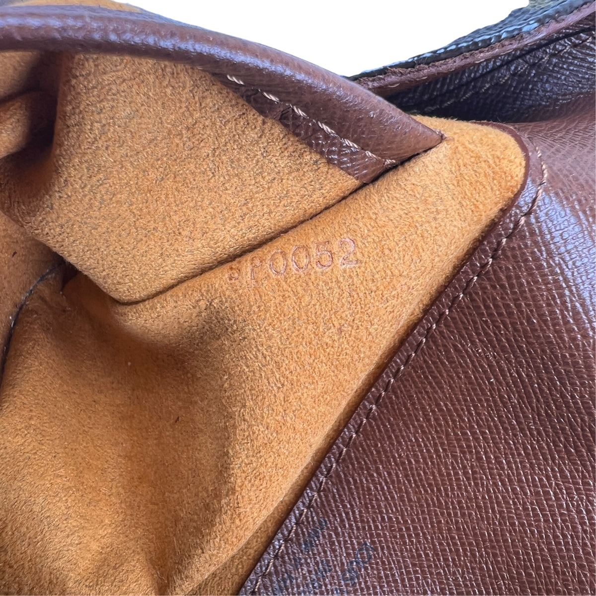 Louis Vuitton Brown Shoulder Bags A-16839