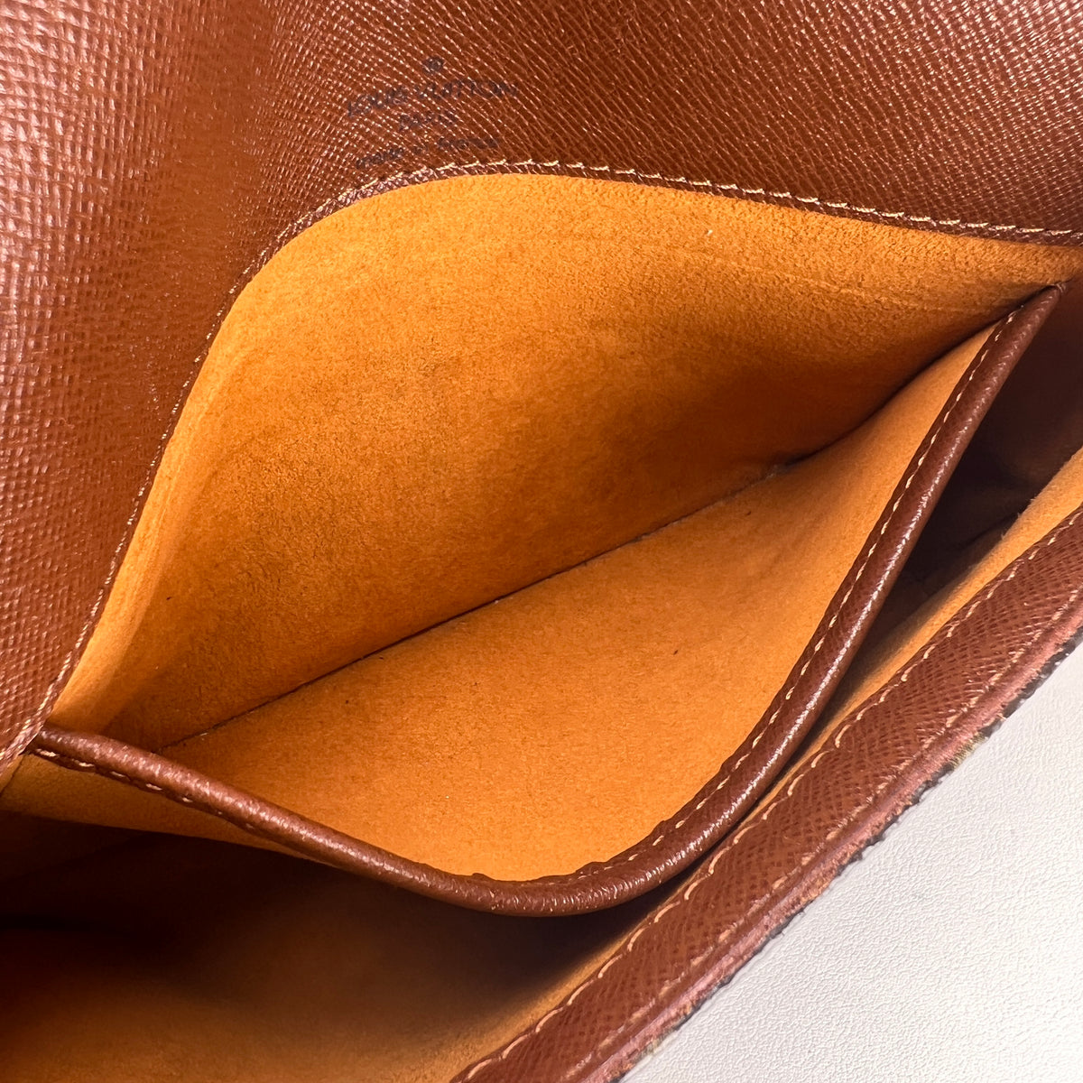 Louis Vuitton Brown Shoulder Bags A-16839