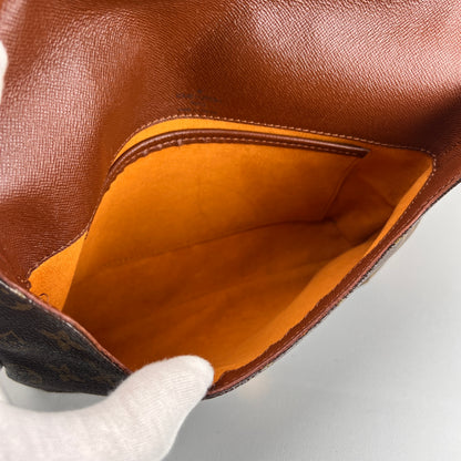 Louis Vuitton Brown Shoulder Bags A-16839