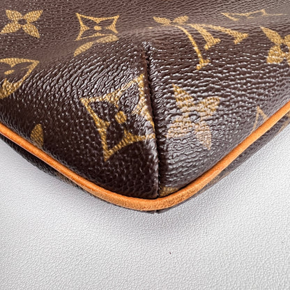 Louis Vuitton Brown Shoulder Bags A-16839