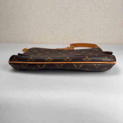 Louis Vuitton Brown Shoulder Bags A-16839