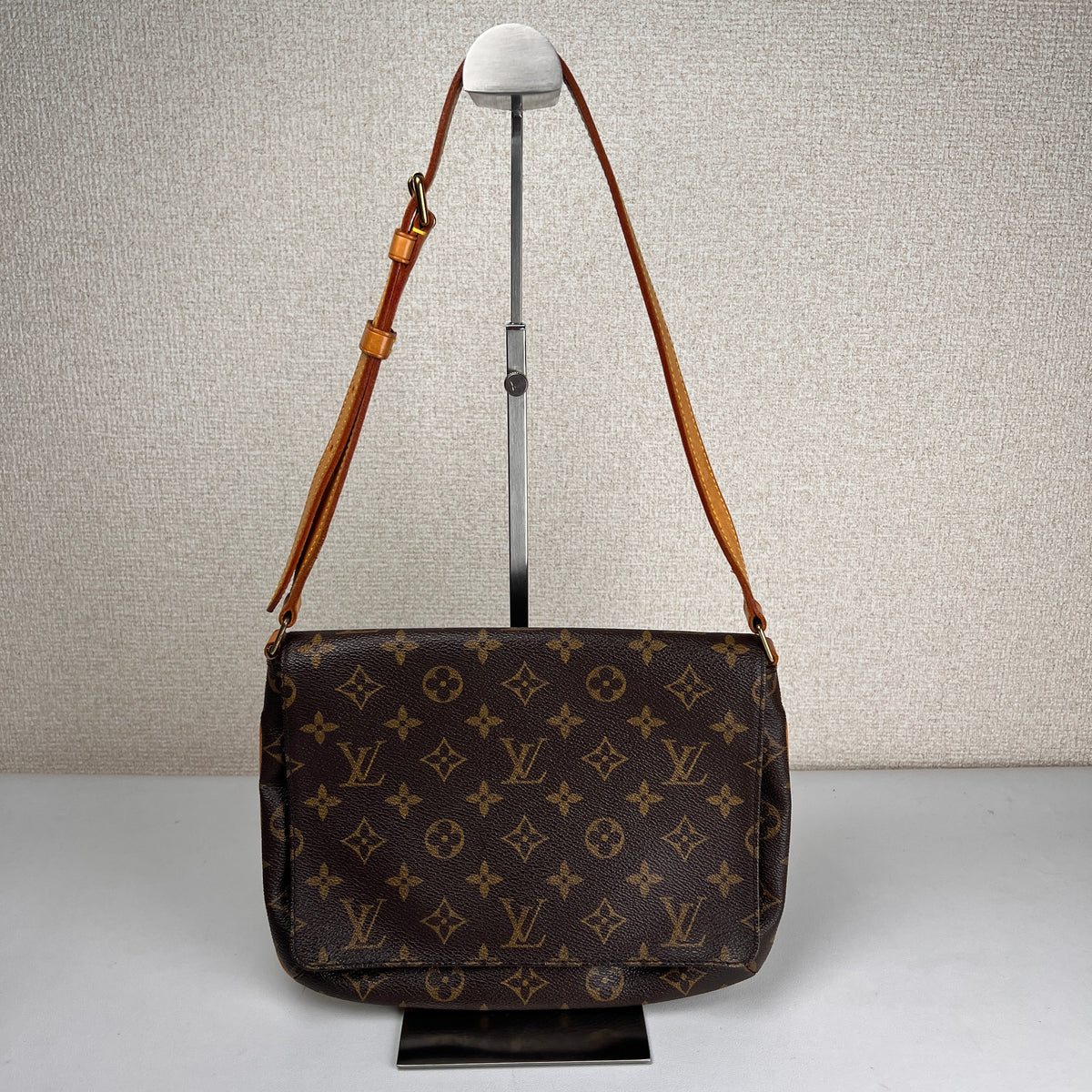 Louis Vuitton Brown Shoulder Bags A-16839