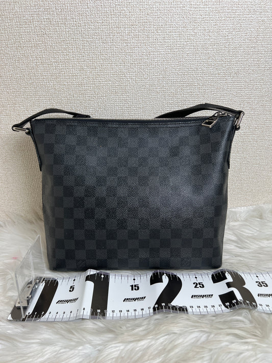 Louis Vuitton Black Handle Bags A-16843
