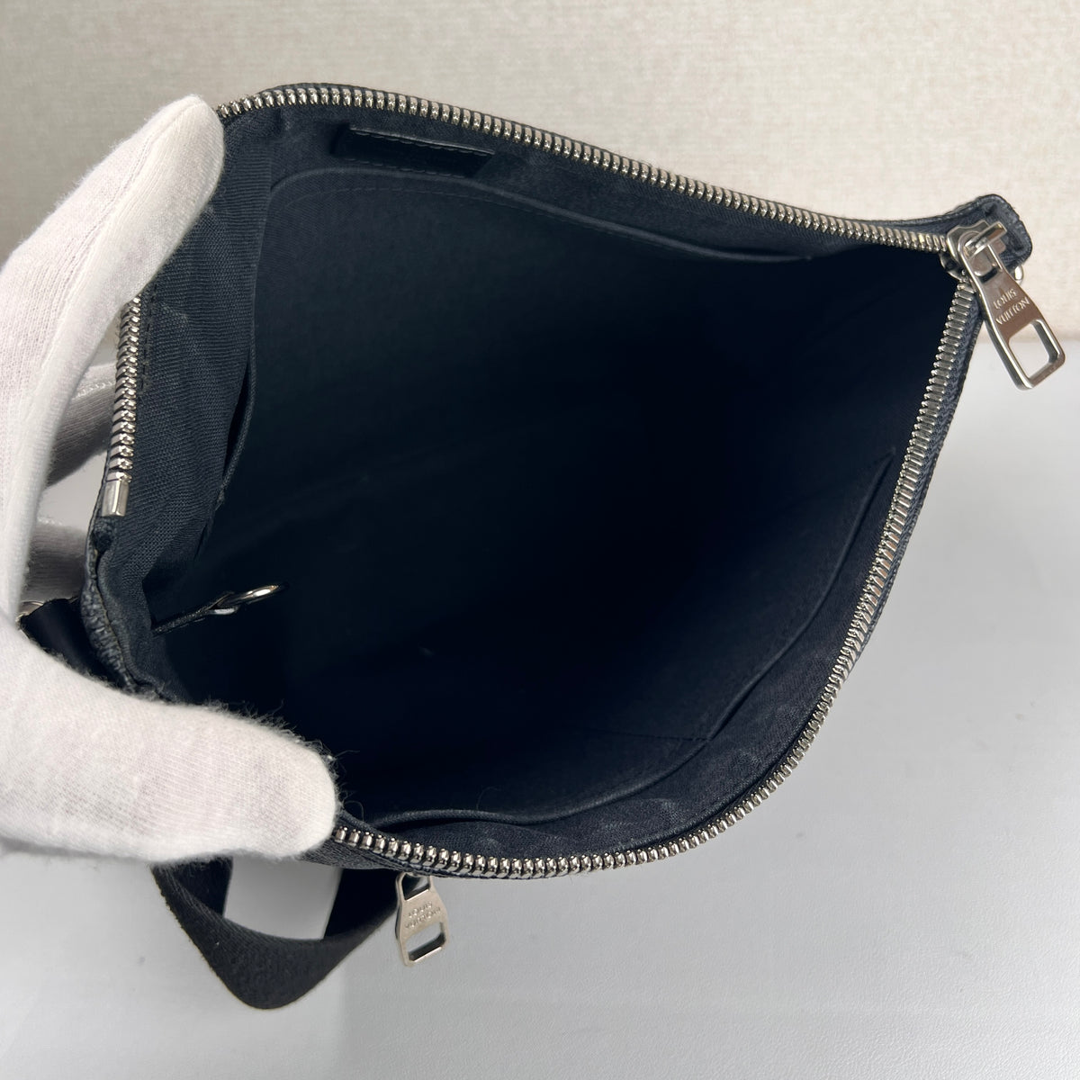Louis Vuitton Black Handle Bags A-16843