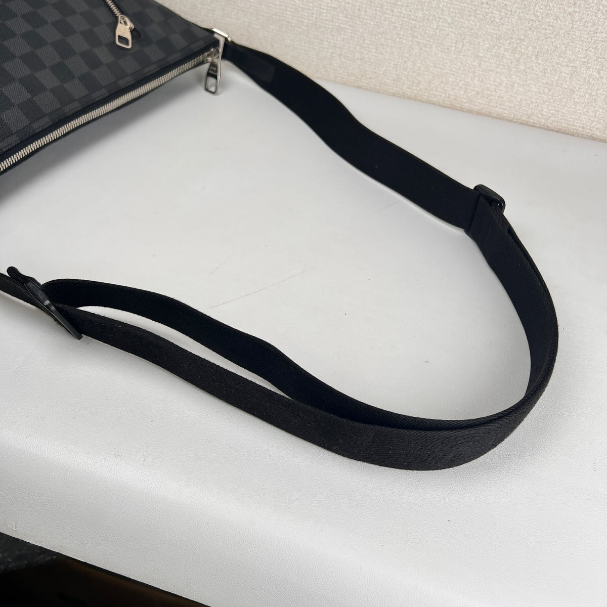 Louis Vuitton Black Handle Bags A-16843