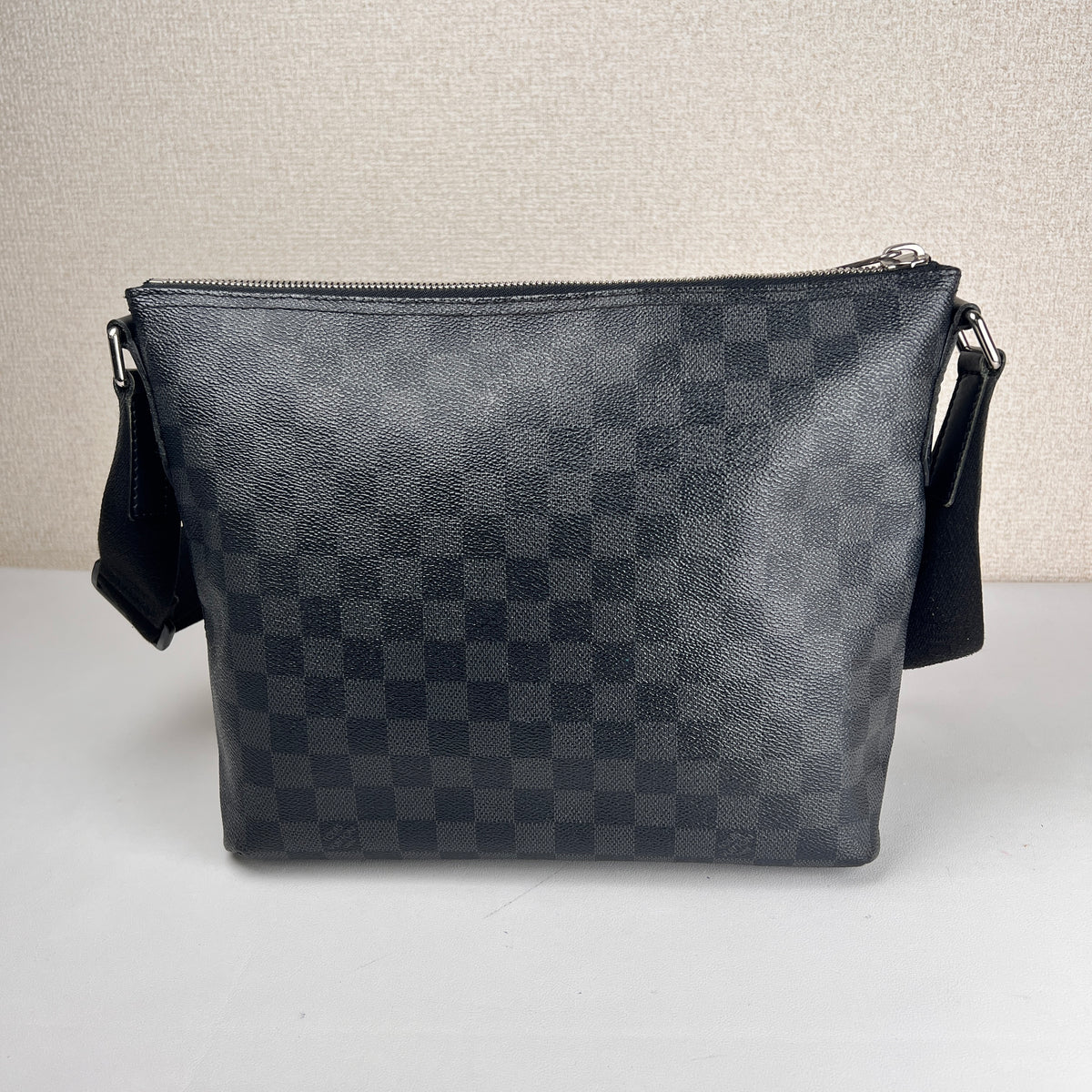 Louis Vuitton Black Handle Bags A-16843