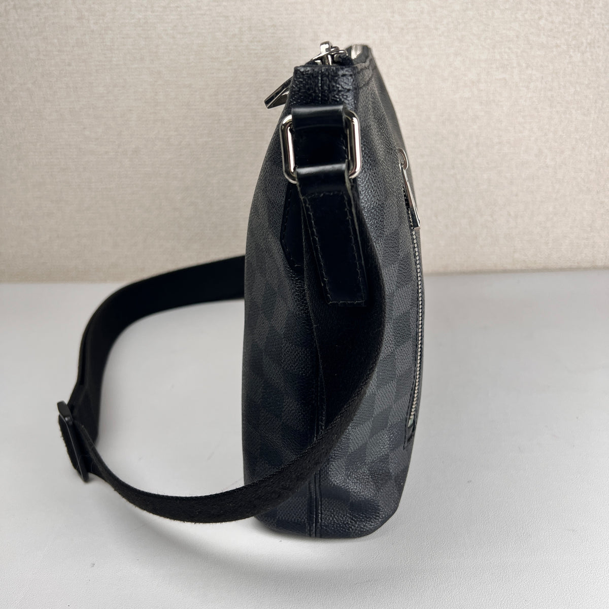 Louis Vuitton Black Handle Bags A-16843