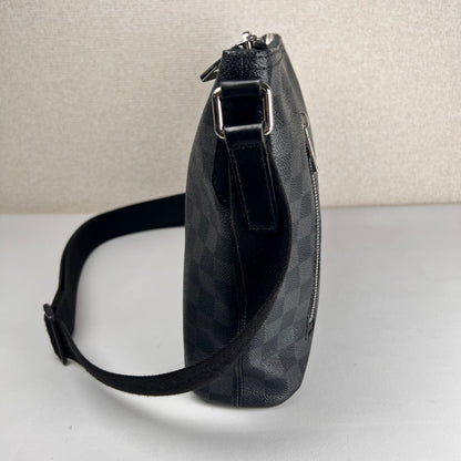 Louis Vuitton Black Handle Bags A-16843