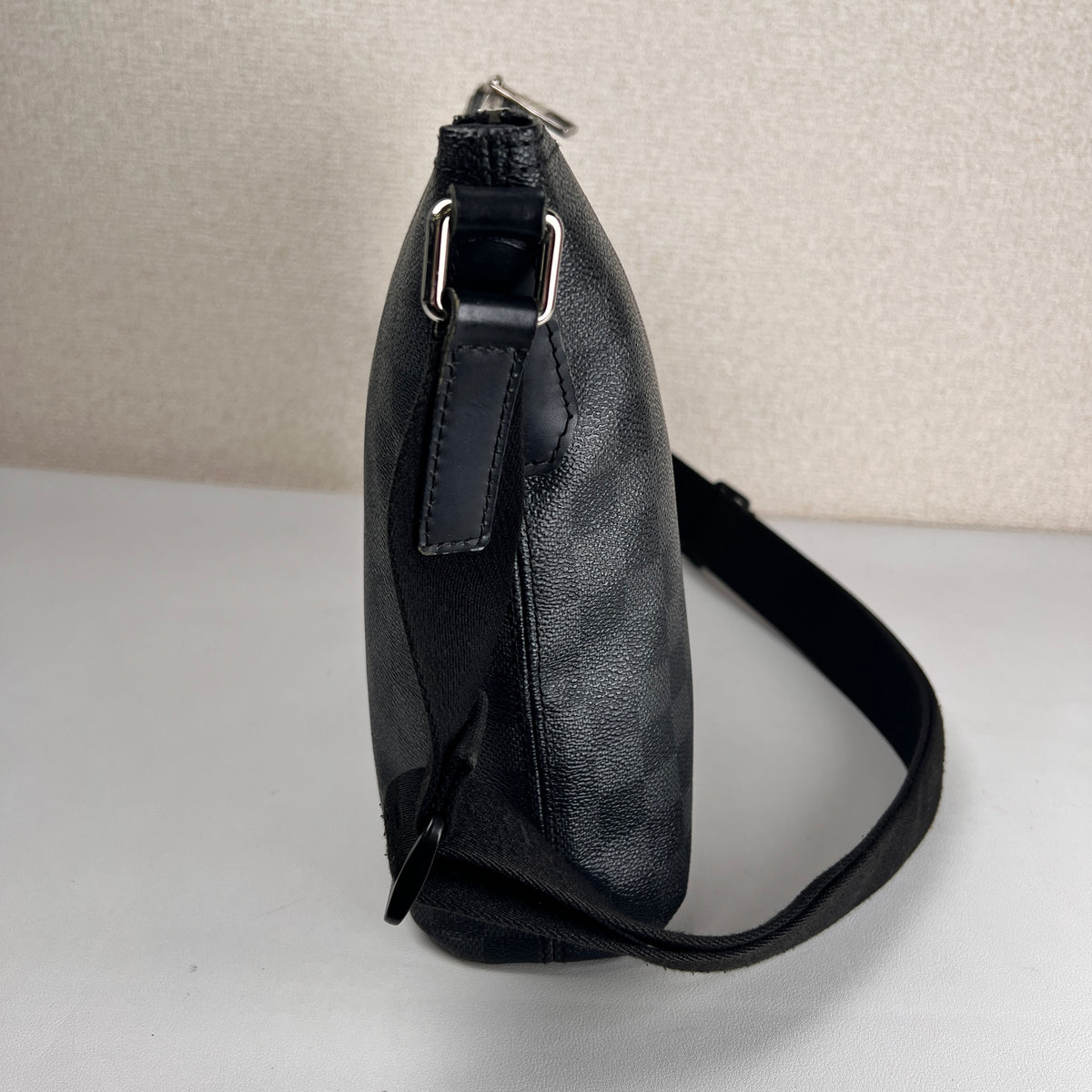 Louis Vuitton Black Handle Bags A-16843